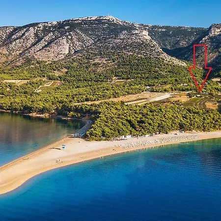 Tomy- Near Zlatni Rat Holiday home *