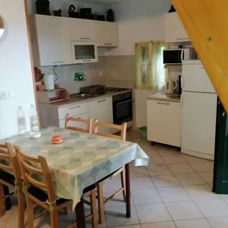 Tomy- Near Zlatni Rat Holiday home
