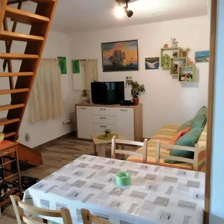 Tomy- Near Zlatni Rat بيت للعطل بول